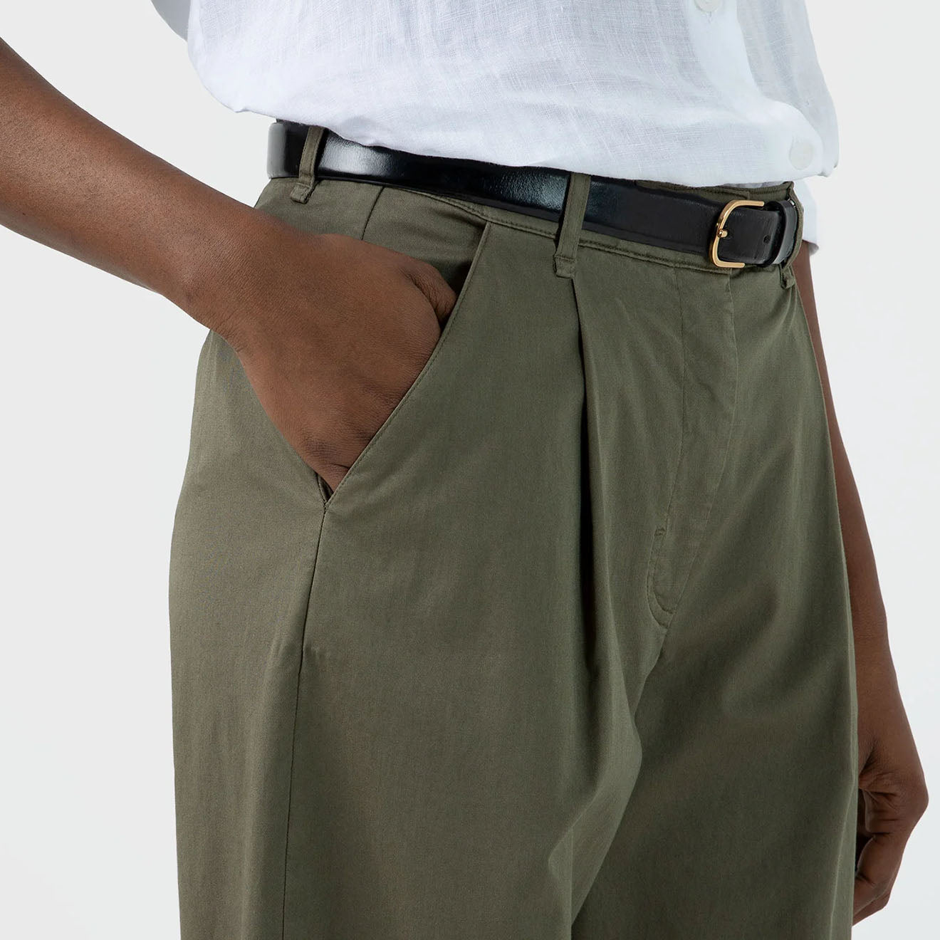 Sunspel Womens Pleated Chino Pale Khaki - The Sporting Lodge