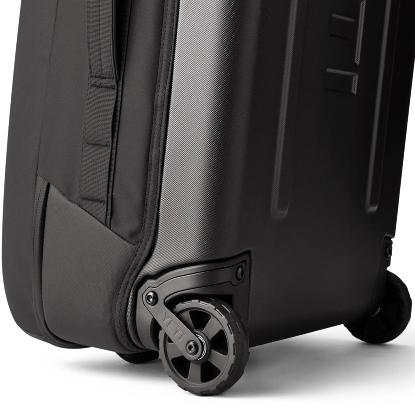 YETI Crossroads 29'' Luggage Black - The Sporting Lodge